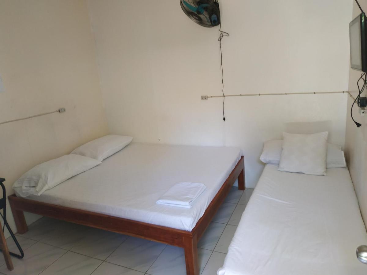 Emoks Guest House Moalboal Kültér fotó