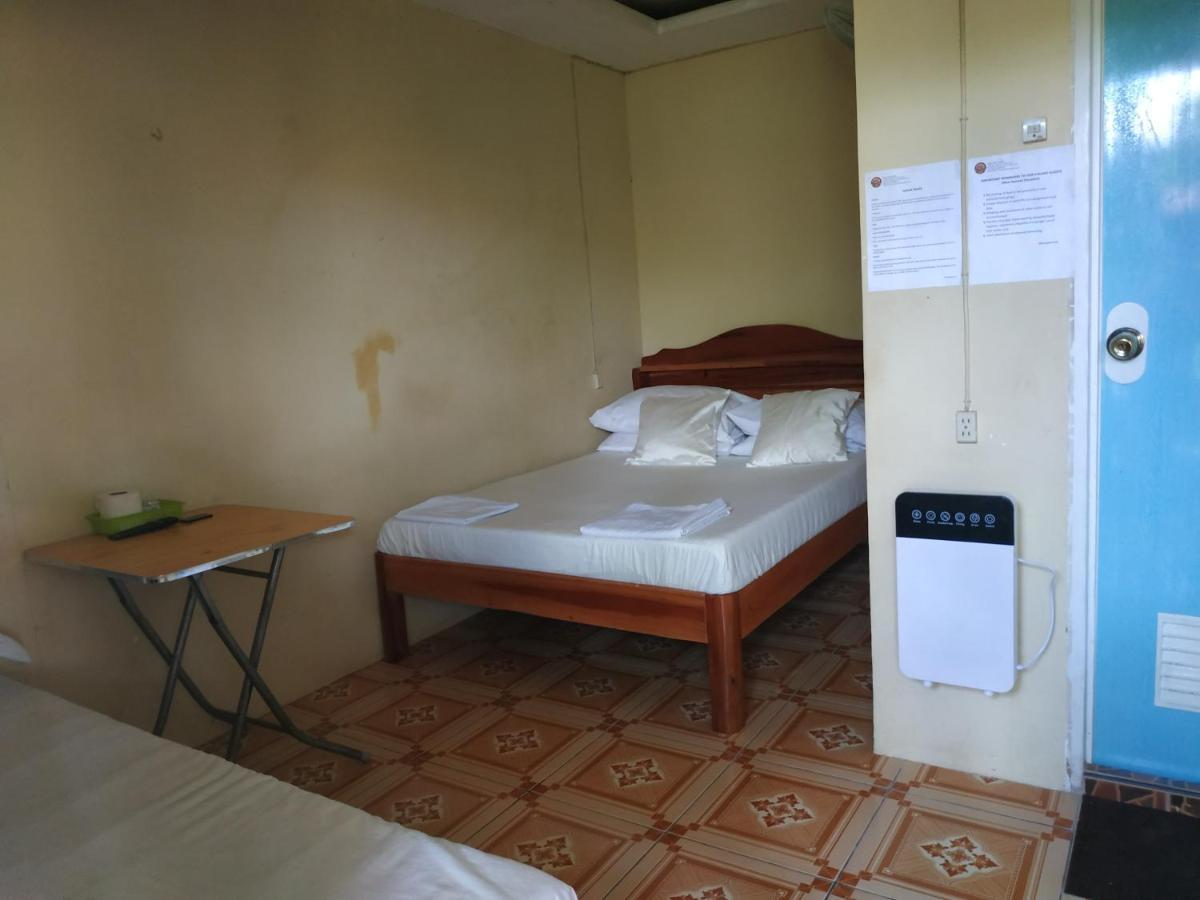Emoks Guest House Moalboal Kültér fotó