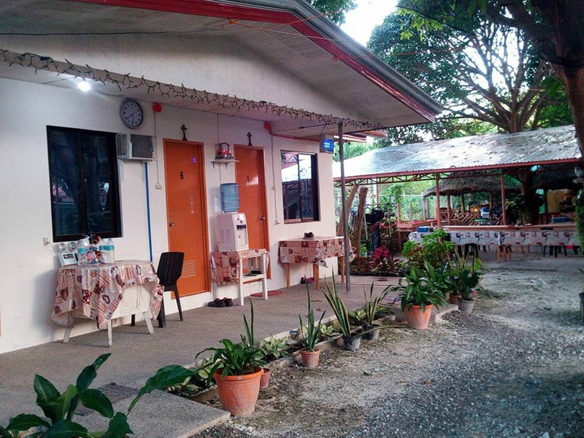 Emoks Guest House Moalboal Kültér fotó